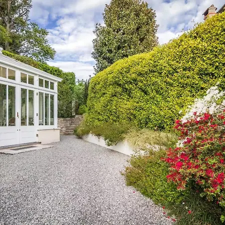 Estate With Pool, Gardens & Views