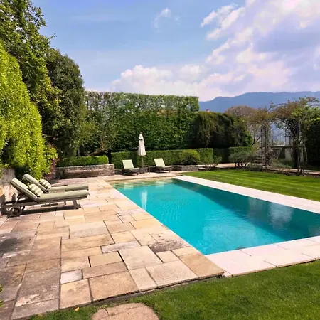 Estate With Pool, Gardens & Views Villa