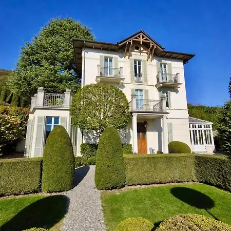 Estate With Pool, Gardens & Views