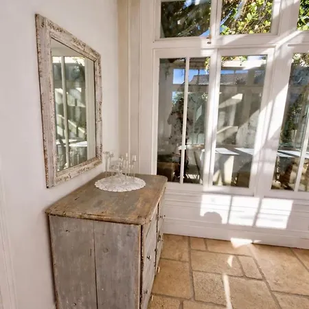 Estate With Pool, Gardens & Views Villa