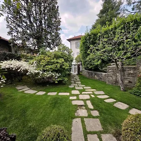 Estate With Pool, Gardens & Views *