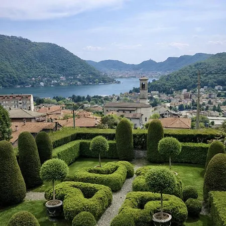 Estate With Pool, Gardens & Views