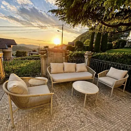 Estate With Pool, Gardens & Views *